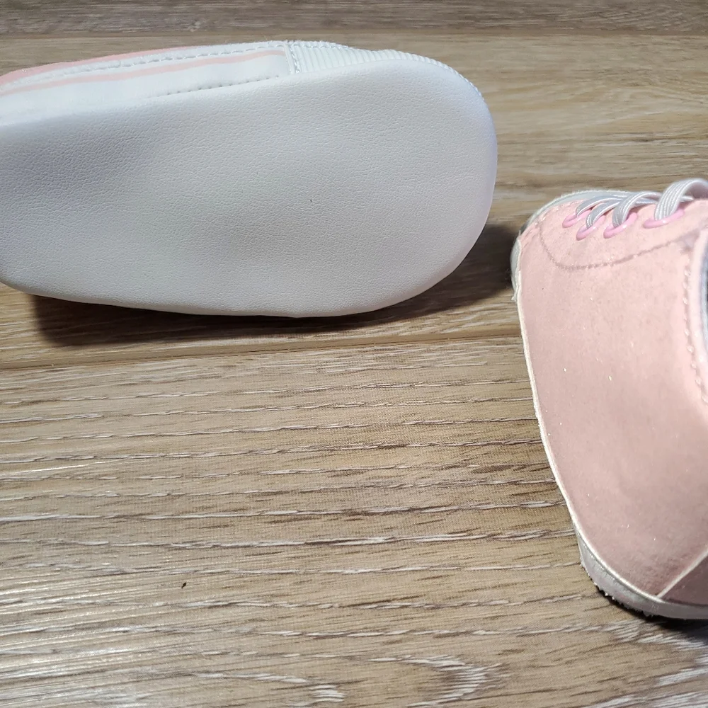 Koal Baby Boutique Pink and White Glittery Crib Slip-on Shoe Size 2